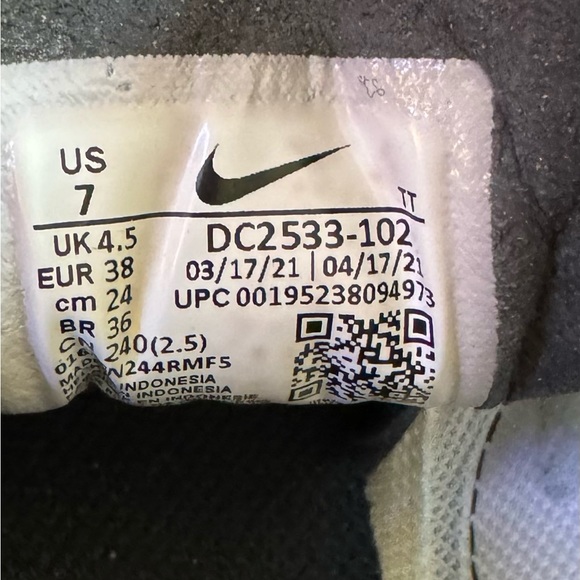 Nike Waffle One Sneaker Women's 7 White Cream - Picture 5 of 6